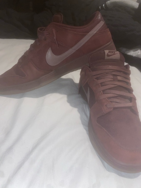 Nike Other - Nike Men’s Burgandy Low-Top Sneakers